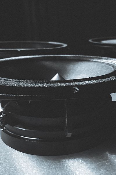 Mid range speaker tranducter